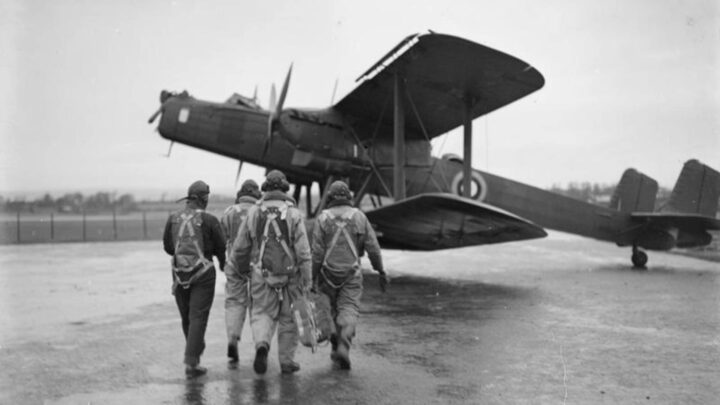 Crew members walking towards a Handley Page Heyford at R.A.F. Aldergrove, Crumlin, Co. Antrim on 13th November 1939
