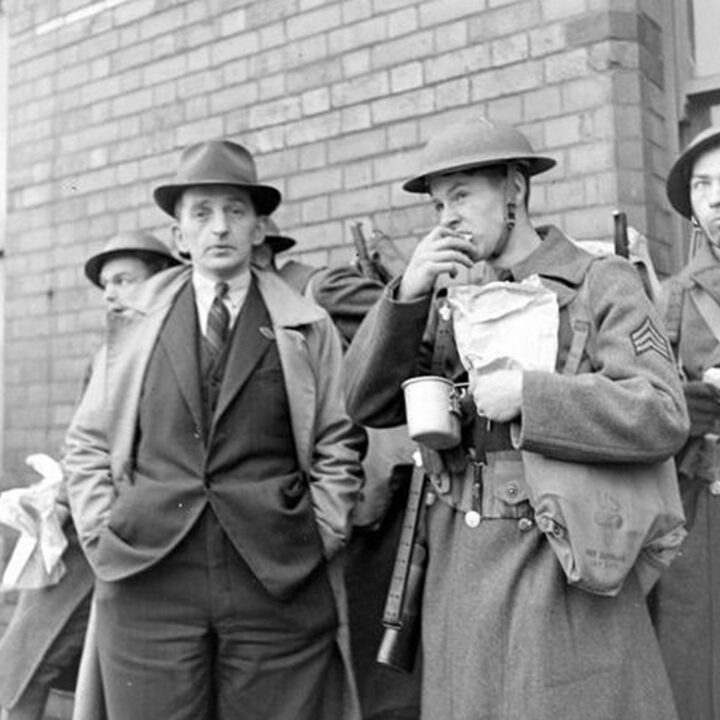 A U.S. Army Sergeant meeting members of the press in Belfast on 26th January 1942
