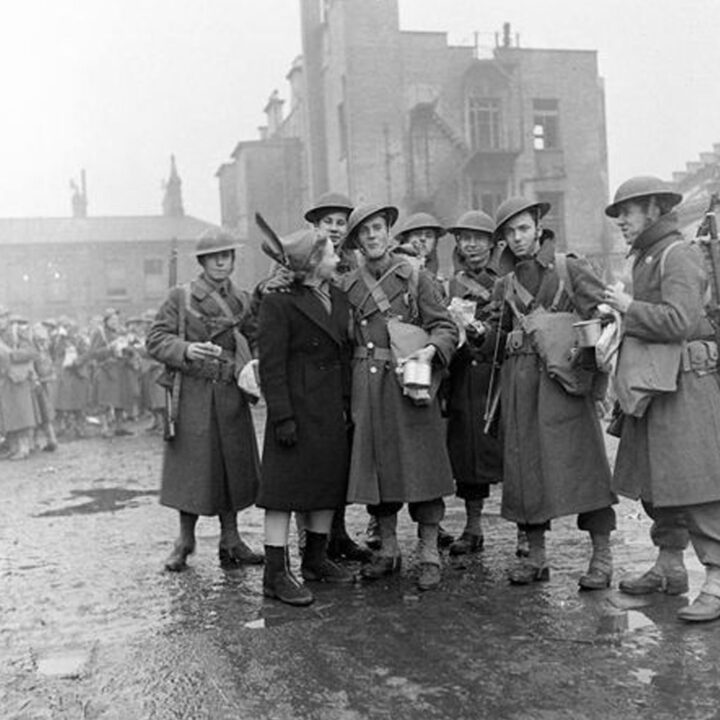 War Correspondent Mary Welsh with U.S. Army troops in Belfast on 26th January 1942