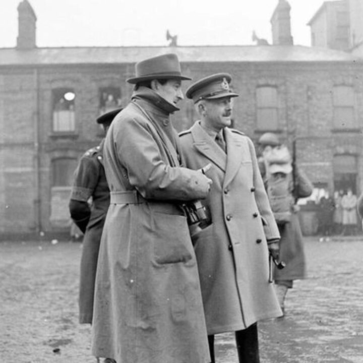 Major-General Majendie with U.S. Army troops in Belfast on 26th January 1942