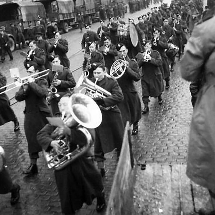 Band of the Royal Ulster Rifles leading U.S. Army troops in Belfast on 26th January 1942