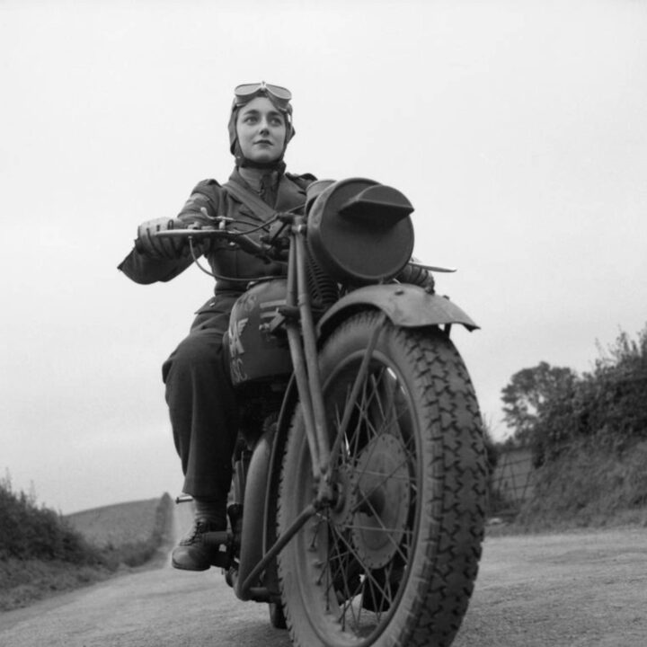 A despactch rider of No. 10 Motor Transport Company, Auxiliary Territorial Service at Drum House, Drumbeg, Co. Down.