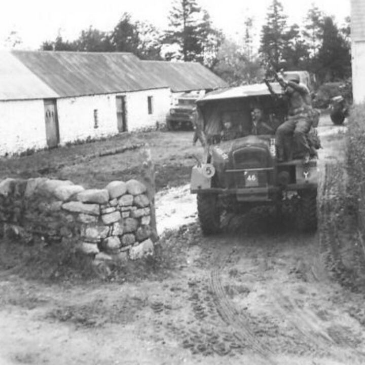 A rural farmyard serves as a Battery Headquarters during an exercise by 208th Anti-Tank Battery, Royal Artillery at Lislap House, Gortin, Co. Tyrone.