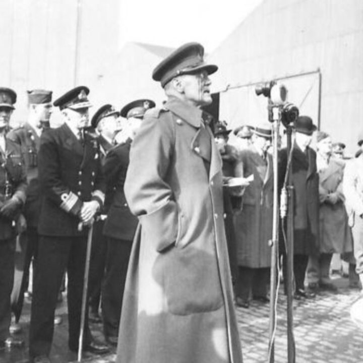 Major General Llewellyn Isaac Gethin Morgan-Owen C.B., C.M.G., C.B.E., D.S.O. welcomes American troops to Belfast on behalf of the Army Council.