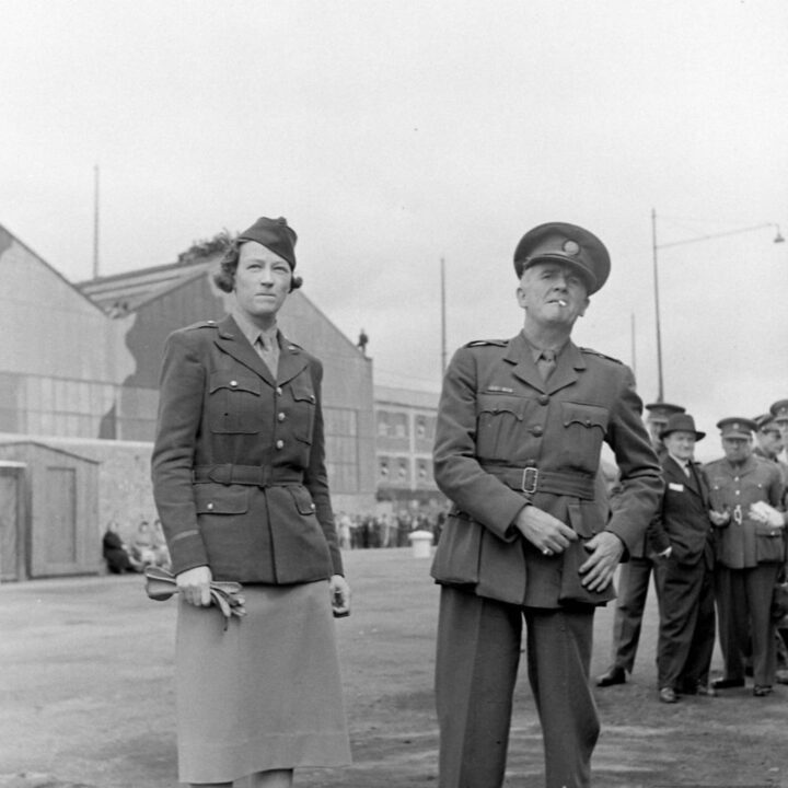 American-born war correspondent Helen Kirkpatrick of the Chicago Daily News and a military officer near Musgrave Channel, Belfast.