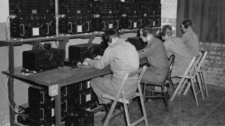 The control room of a Grope Cubical Ground Station at U.S.A.A.F. Station 236, Toome Airfield, Co. Antrim on 21st September 1943.