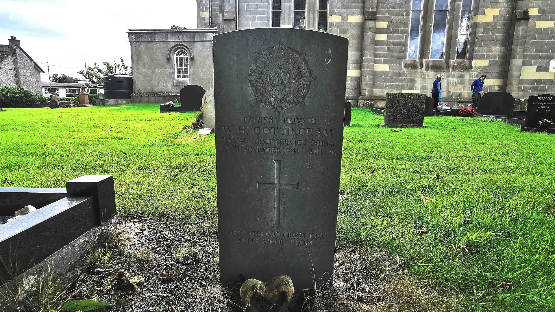 A Commonwealth War Graves headstone marks the grave of Private William Henry Cottingham in St. Patrick's Church of Ireland Churchyard, Kilrea, Co. Londonderry.
