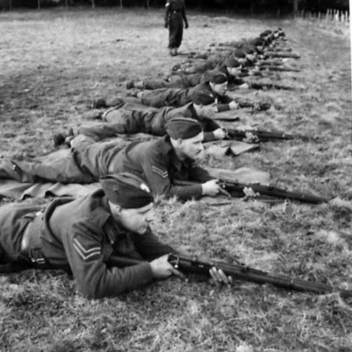 Soldiers of 2/5th Battalion, Lancashire Fusiliers undergoing weapon training near Keady, Co. Armagh.